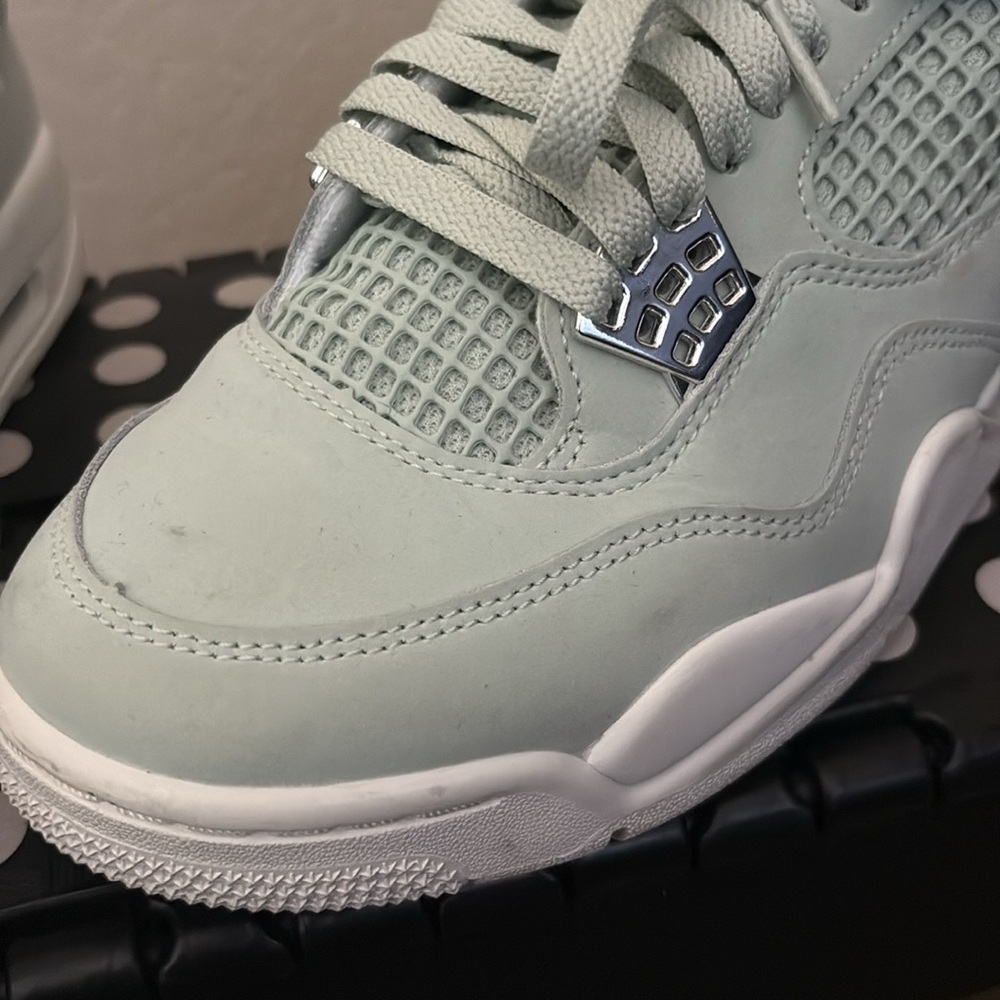 Jordan 4 - Picture 5 of 7